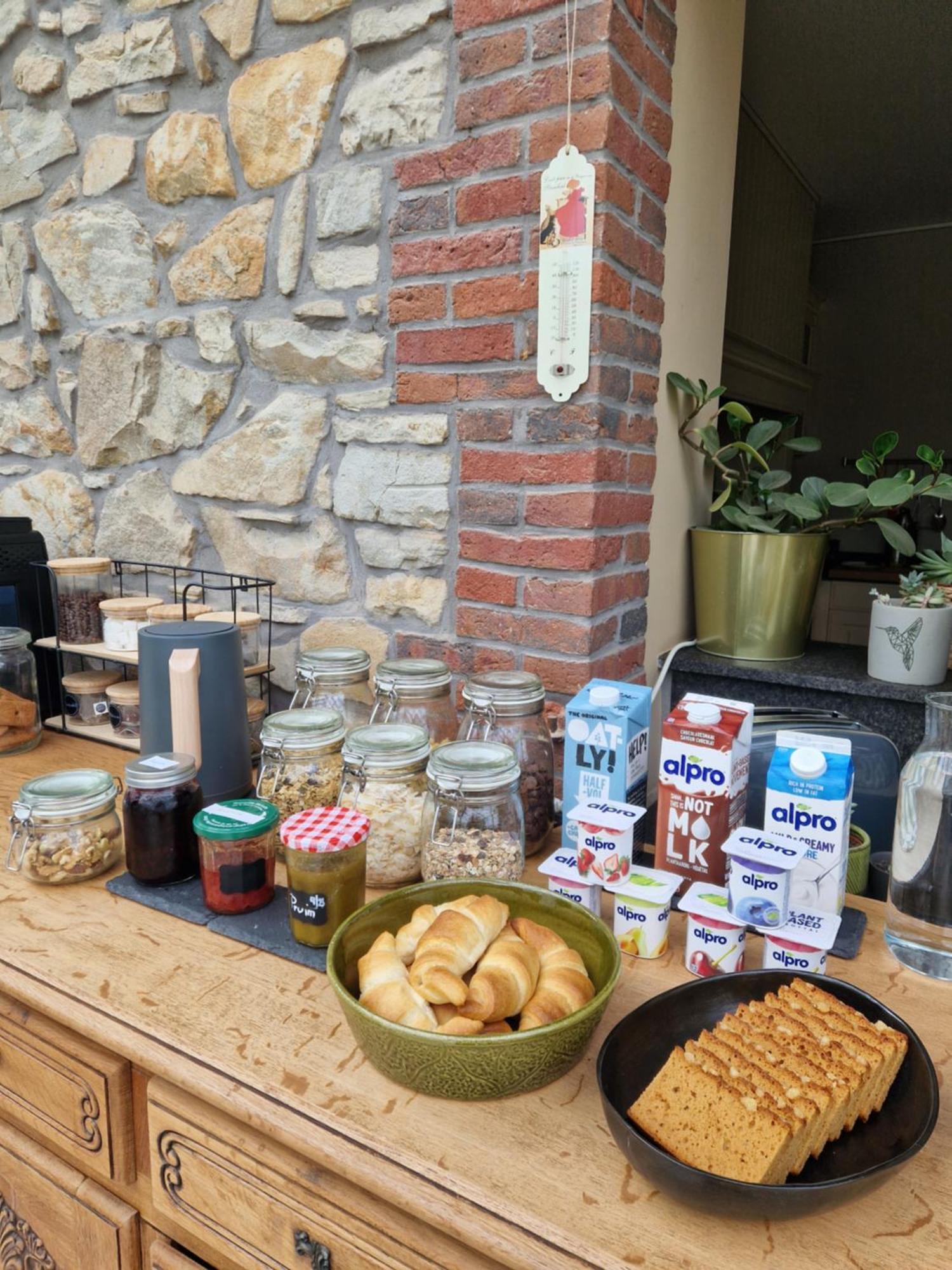 Habitat Bed & Breakfast Momignies Екстериор снимка